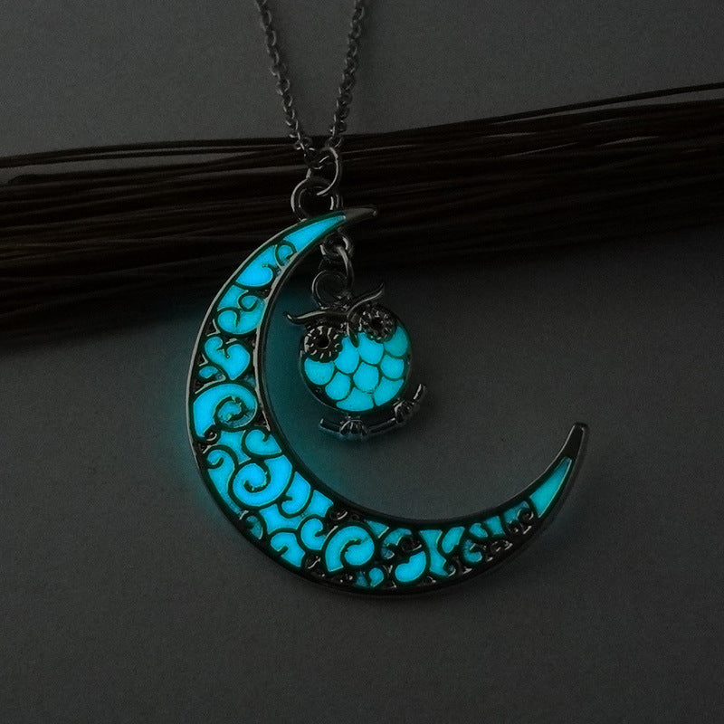 Glowing Pendant Necklace Silver Plated Chain
